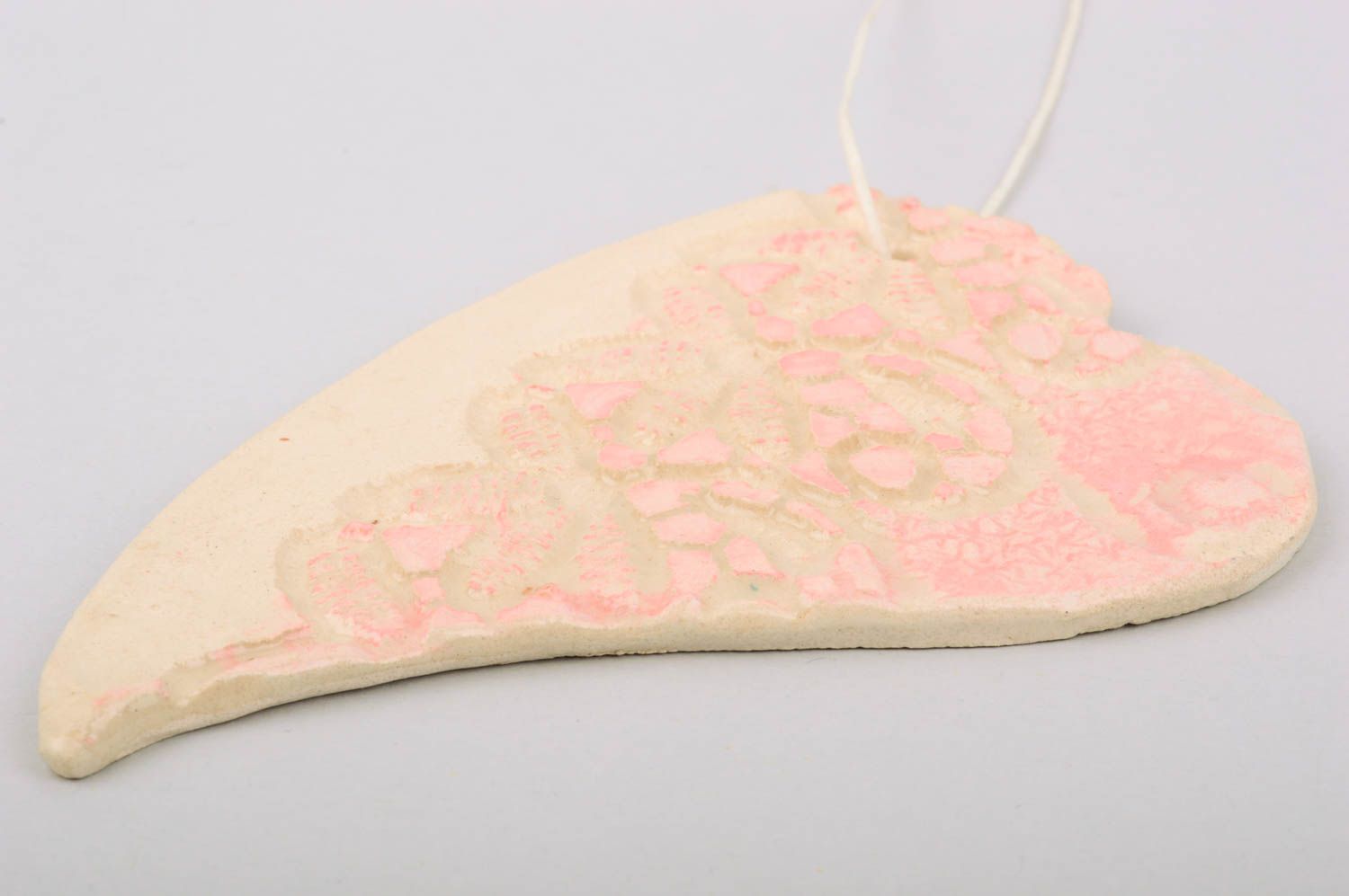 Панно на стену подарок ручной работы предмет декора из глины Розовое сердце фото 3