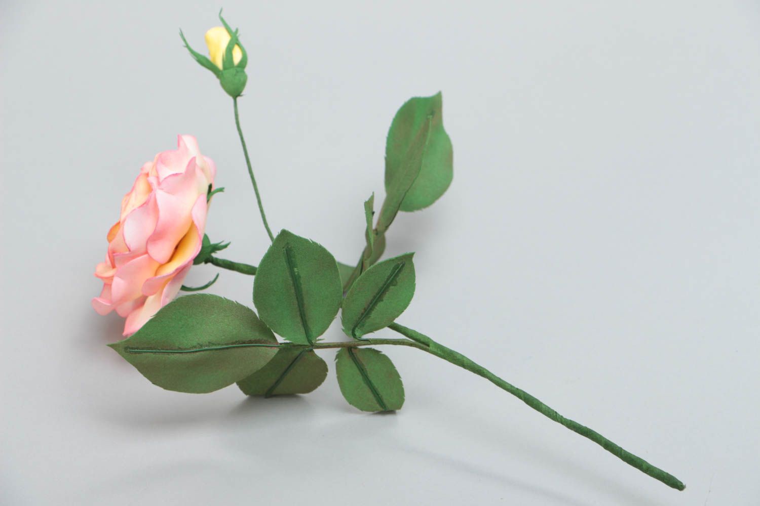 Розовая роза из фоамирана красивый цветок для декора дома ручной работы фото 3