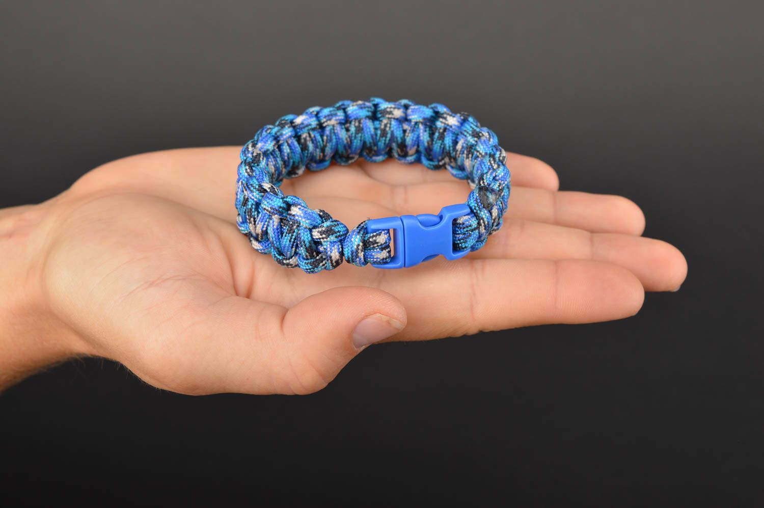 Bracelet en paracorde fait main Bracelet de survie bleu Accessoire femme photo 5