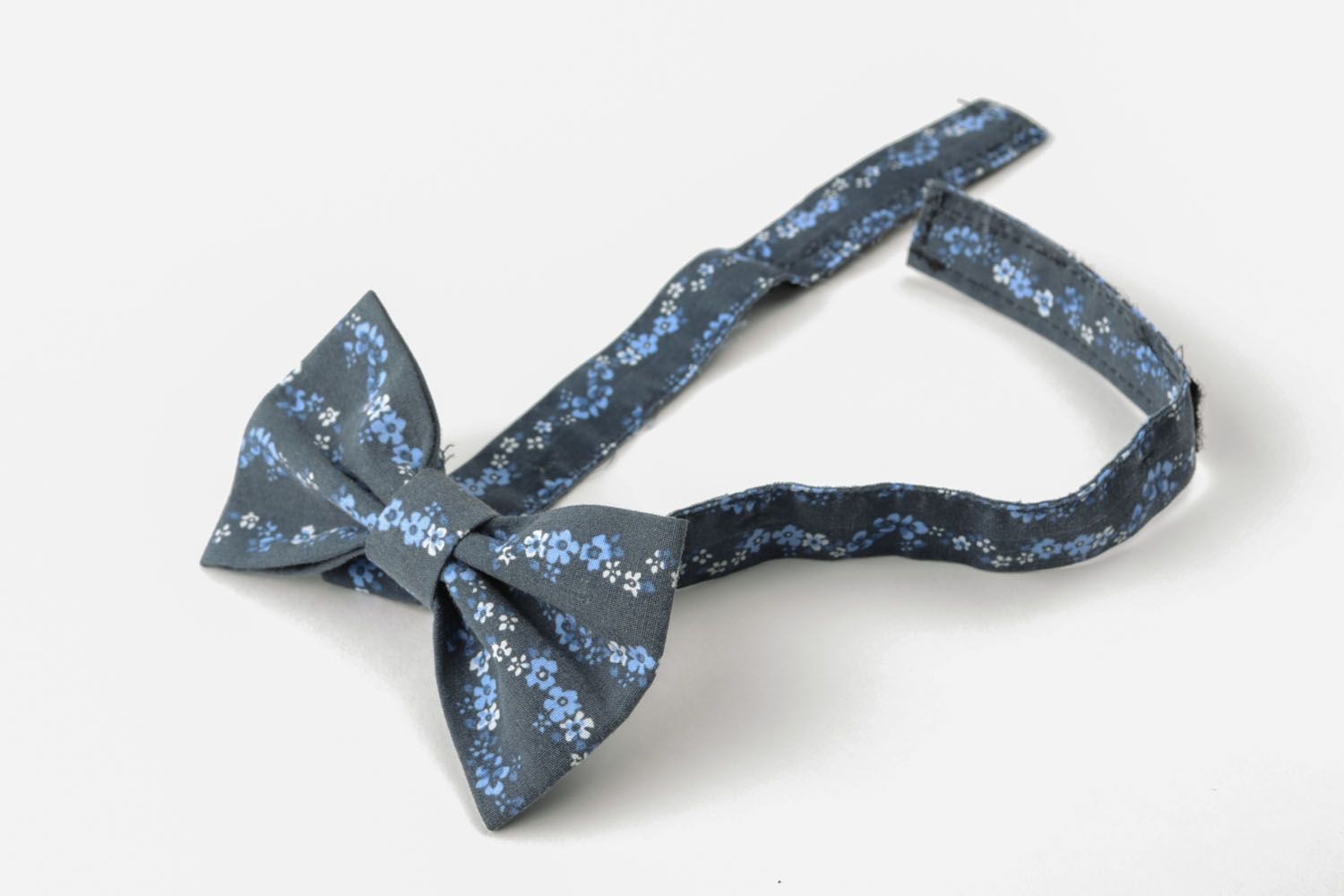 Textile bow tie with floral print photo 3