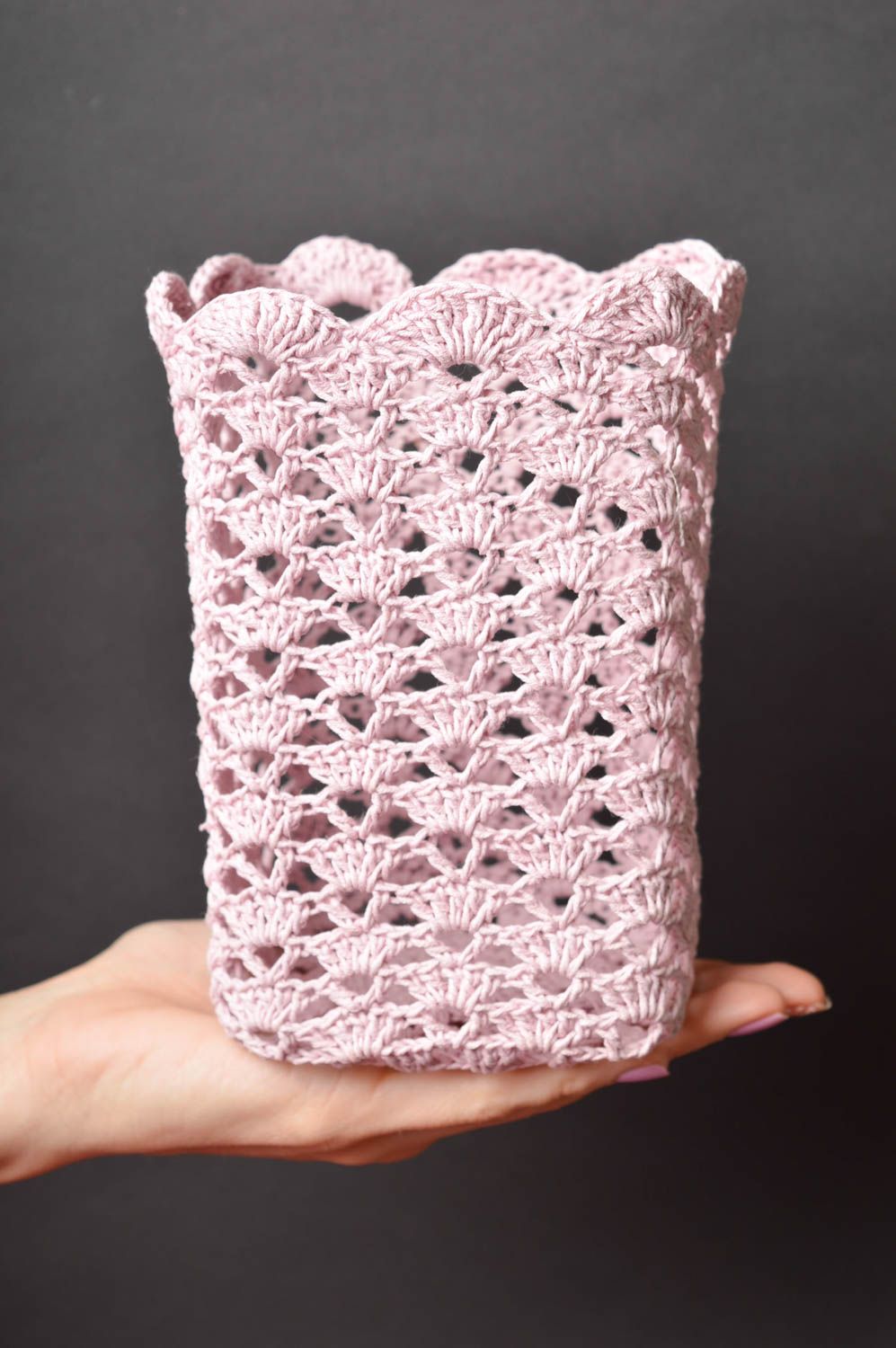 Купить  под вазон ручной работы декор для дома розовое вязаное .