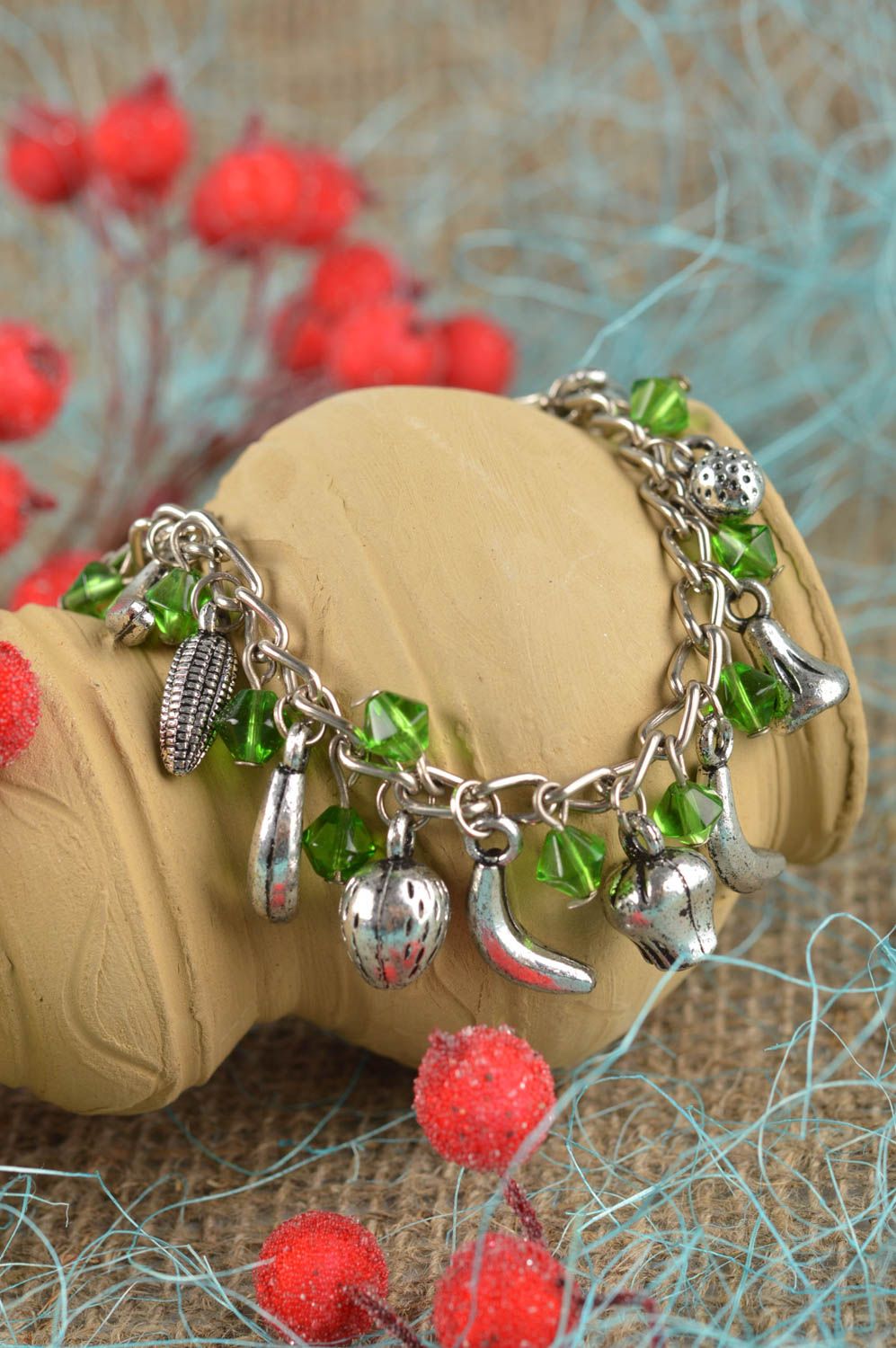 Bracelet original Bijou fait main chaîne breloques perles vertes Cadeau femme photo 1