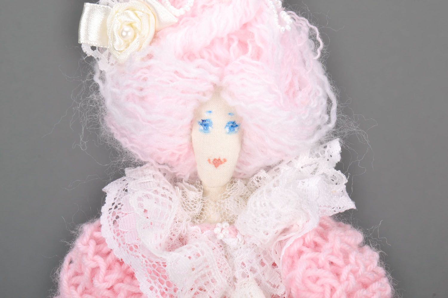 Интерьерная кукла в розовом фото 2