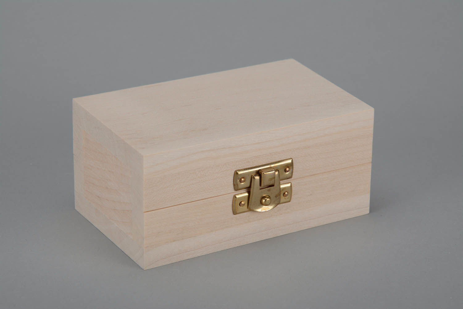 Boîte à décorer sculptée de bois à la main photo 3