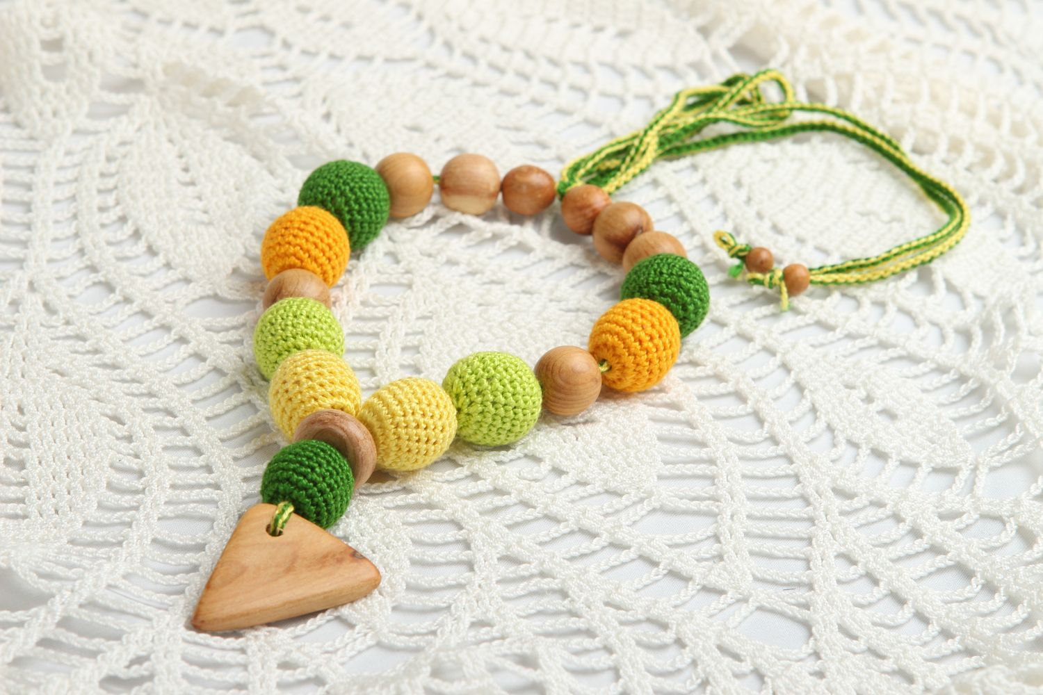 Handmade breastfeeding necklace crochet babywearing necklace wooden necklace photo 1