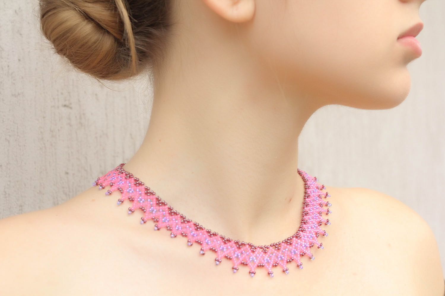 Pink beaded necklace photo 1