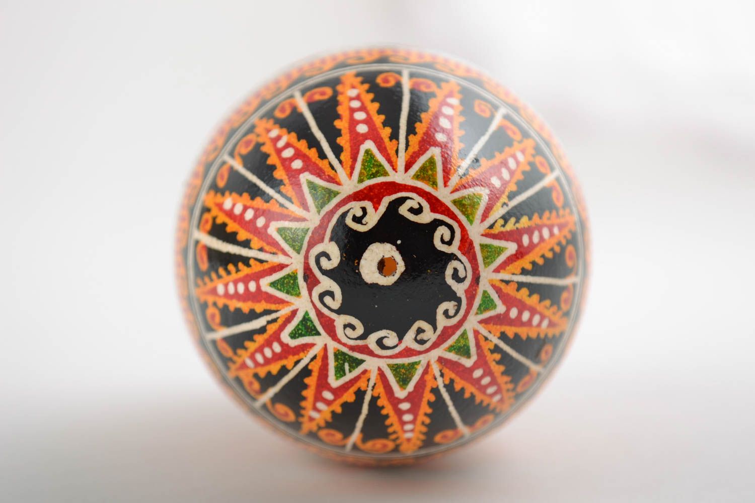 Huevo de Pascua de ganso pintado con arcílicos artesanal bonito foto 5