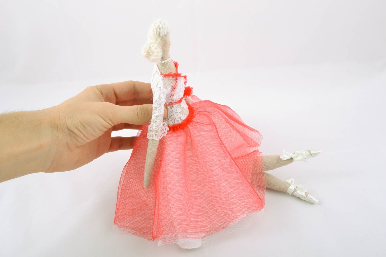 Авторская кукла в красивом платье  фото 4