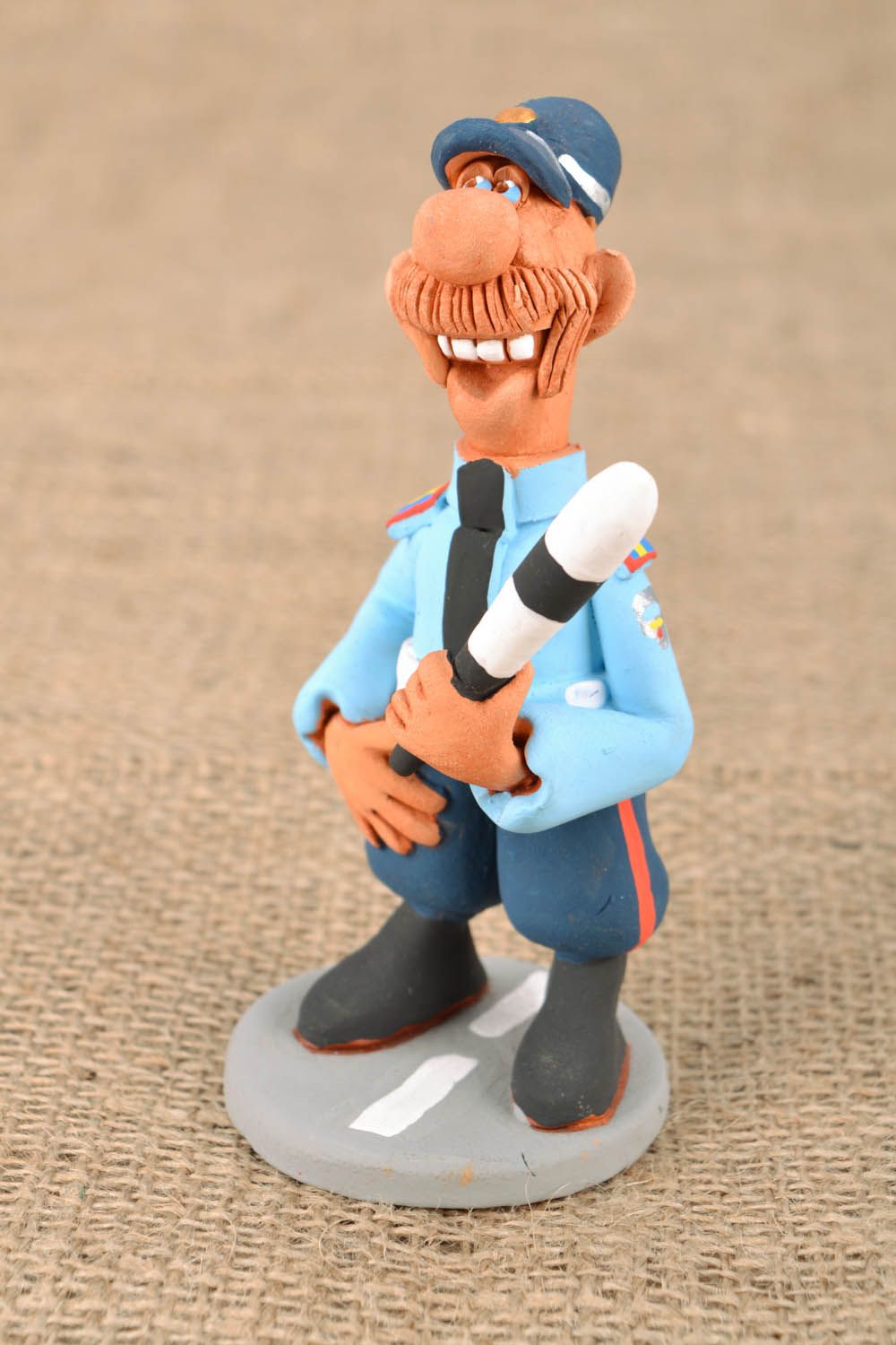 Keramik-Figur Verkehrspolizist foto 1