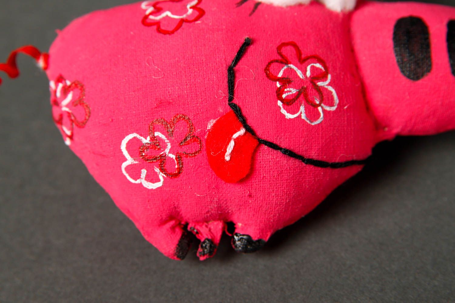 Broche textile Bijou fait main rose cochon drôle original Accessoire femme photo 5