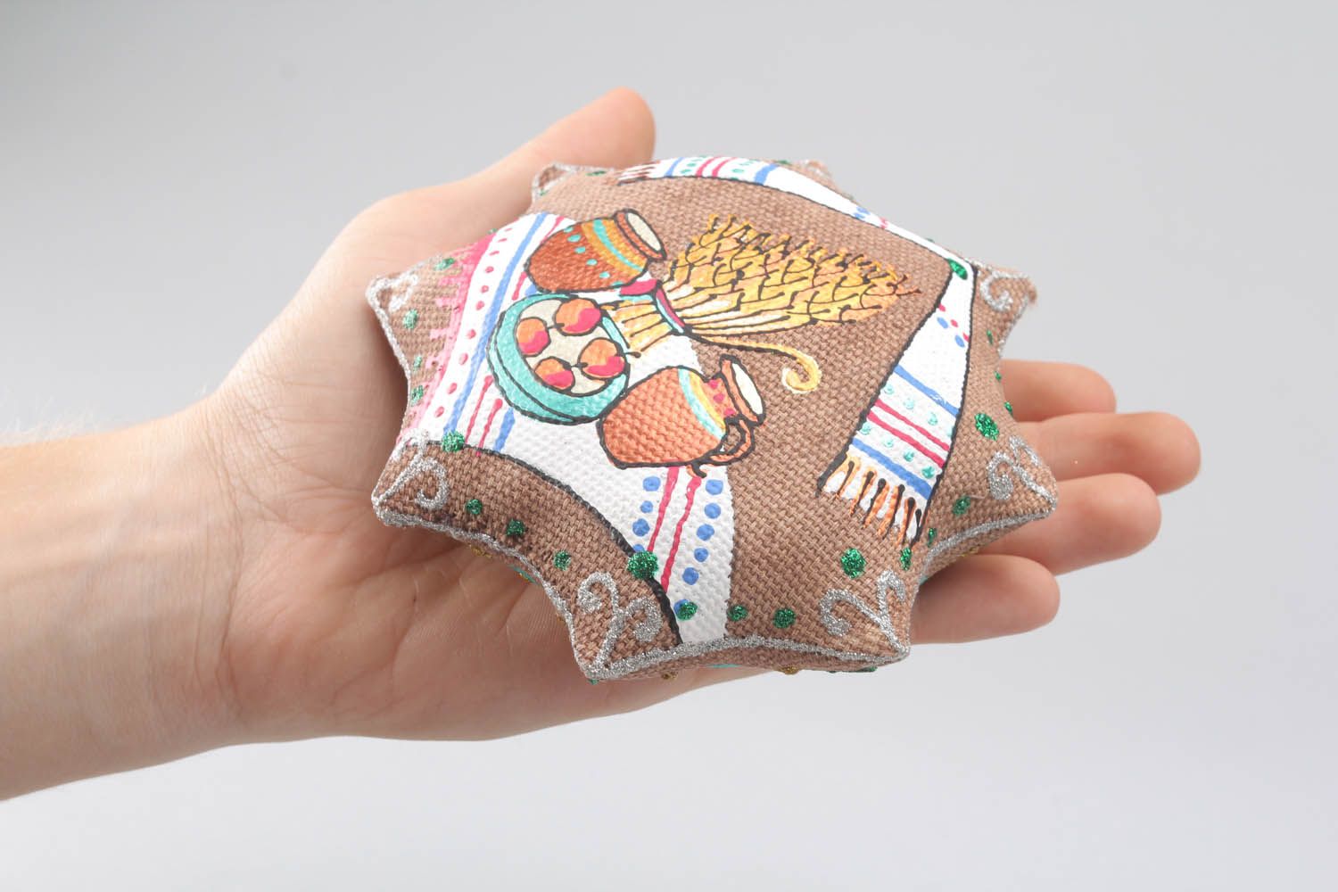 Pingente decorativo de interior feito de tecidos e pintado à mão com tintas Santa Ceia foto 3