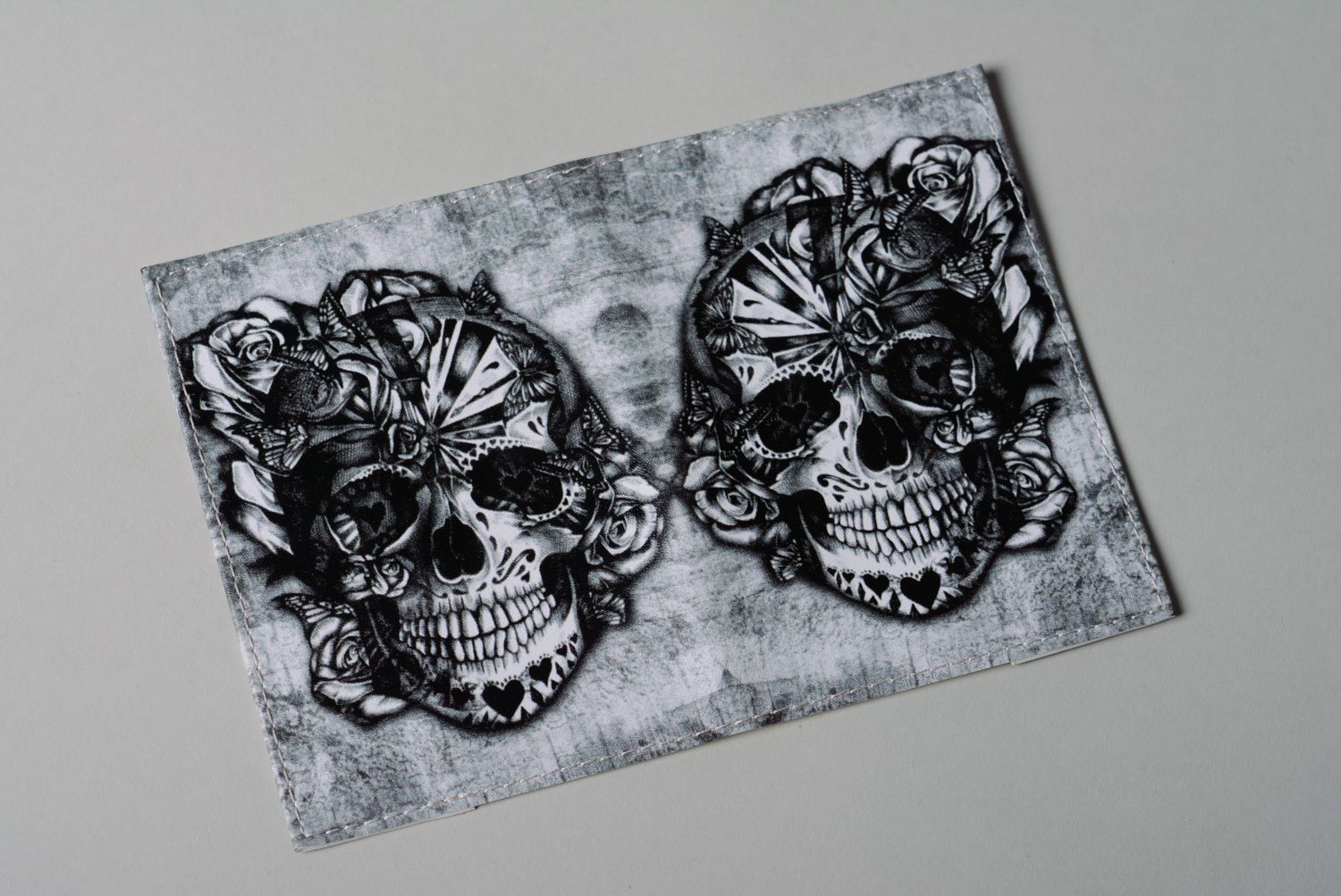 Handmade artificial leather passport cover with skull print photo 2