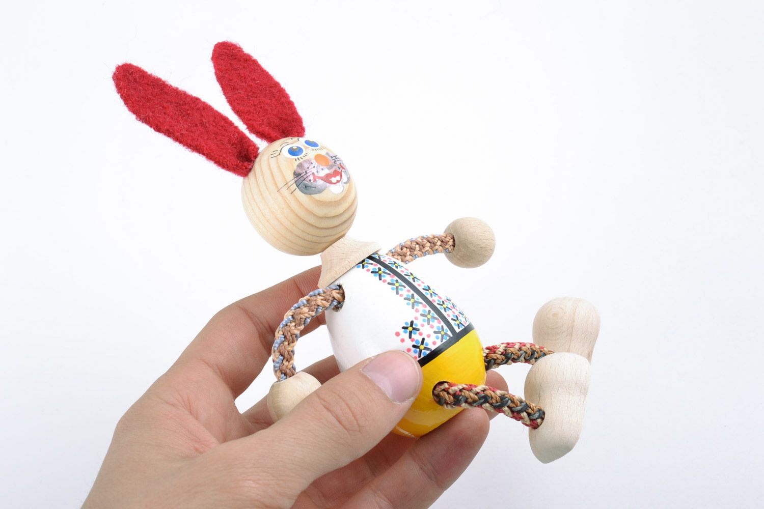 Деревянная эко игрушка зайчонок с подвижными лапками маленький ручной работы фото 2