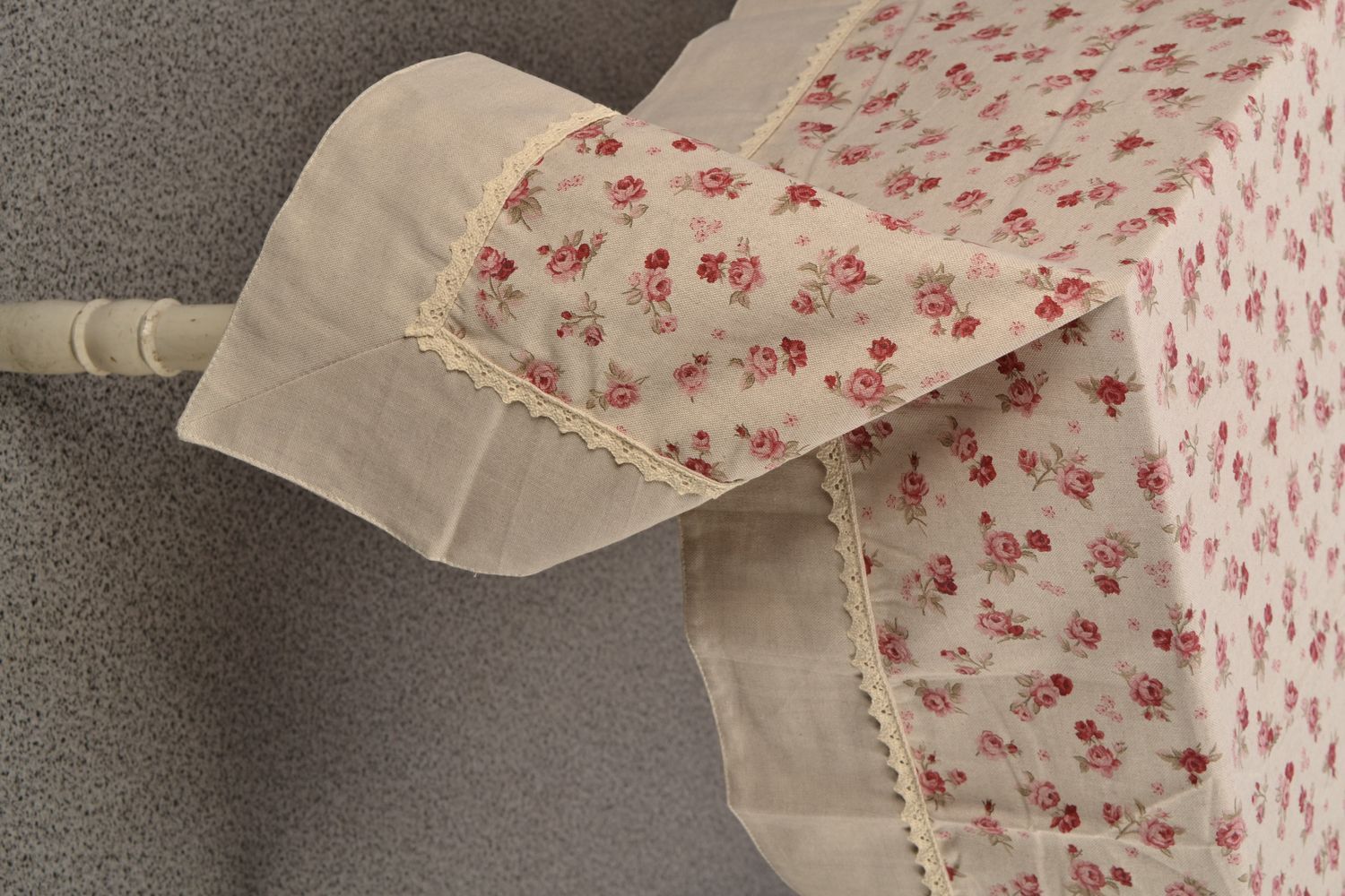 Nappe de table rectangulaire en tissu avec dentelle faite main Rose rouge photo 2
