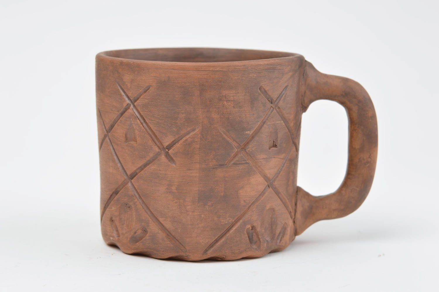 Глиняная чашка коричневая с узорами красивая небольшая ручной работы подарок фото 2