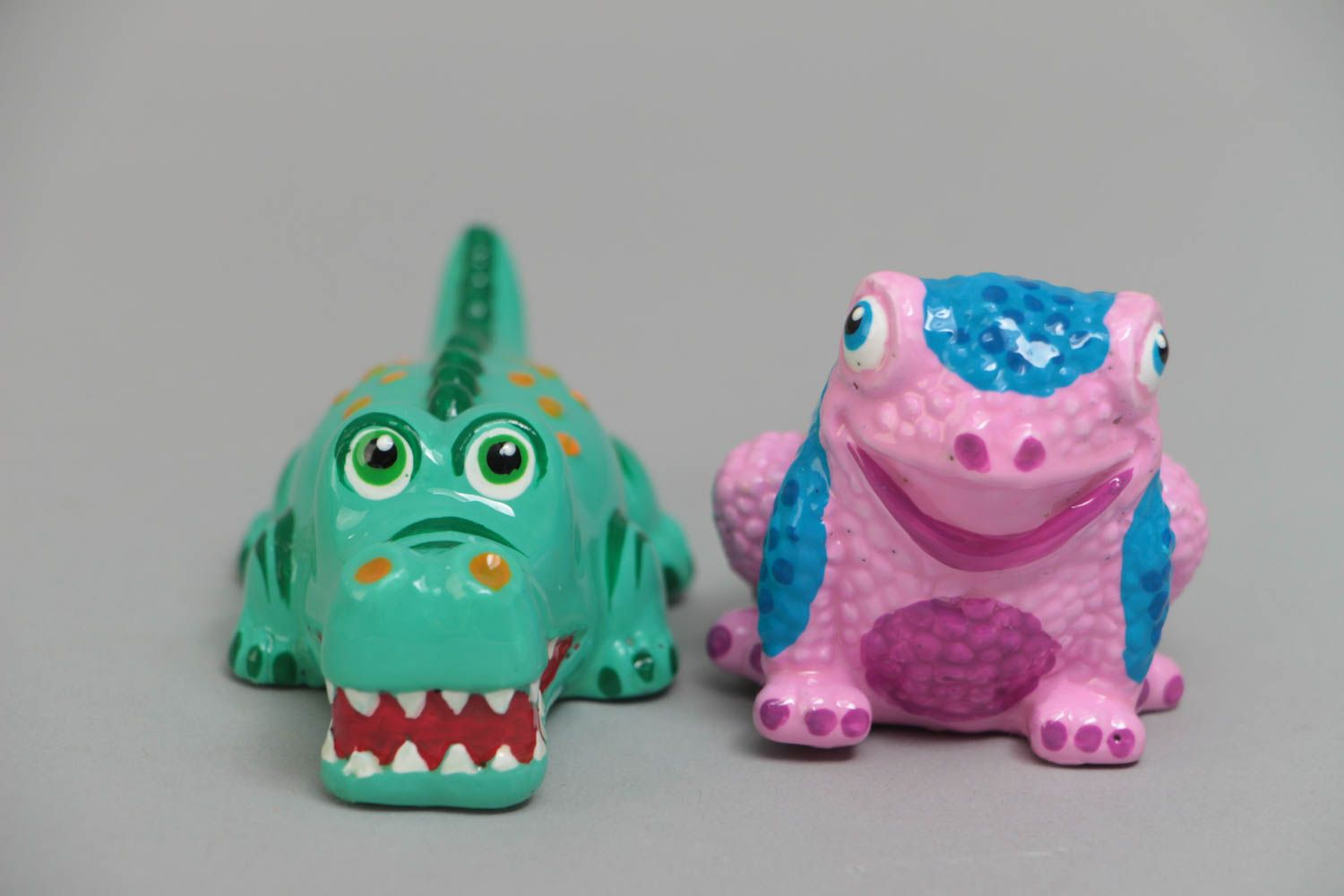 Bright painted handmade plaster statuettes set 2 pieces Crocodile and Frog photo 4