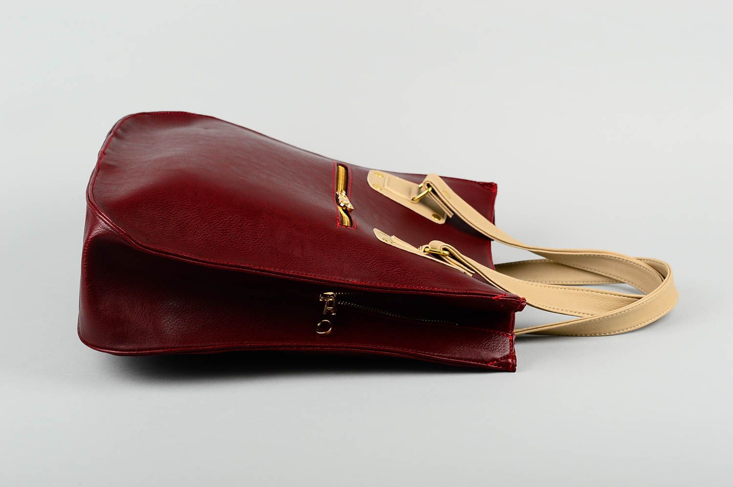 Сумка ручной работы сумка на плечо из кожзама женская сумка бордовая стильная фото 3