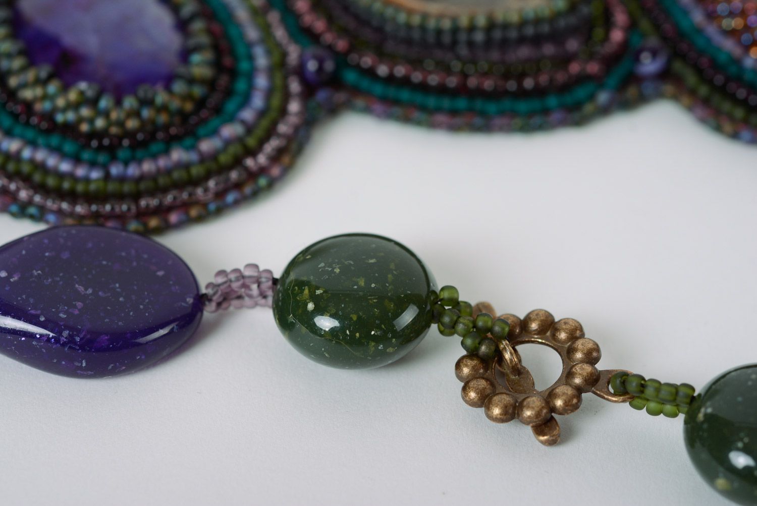 Grand collier en perles de rocaille original avec pierres naturelles fait main photo 4