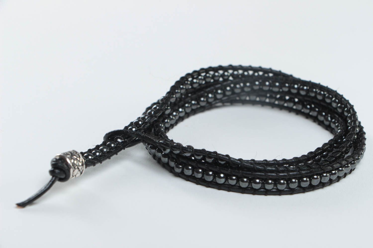 Bracelet hématite fait main Bijoux en cuir Accessoire pour femme design photo 3