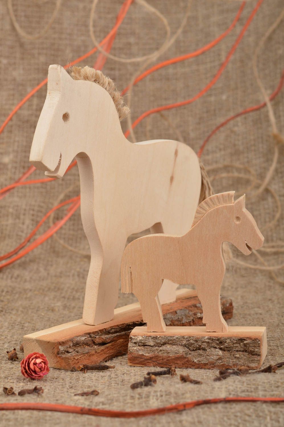Набор деревянных лошадок для детей под заготовку или декор дома 2 штуки фото 1
