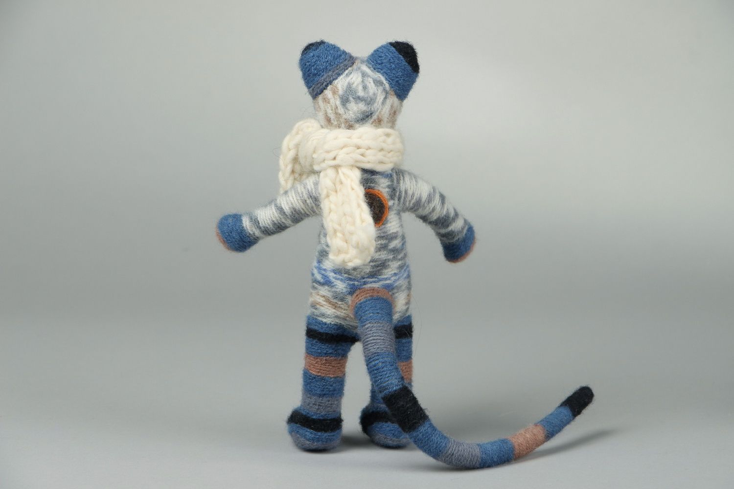 Jouet en laine Chat en écharpe fait main photo 3