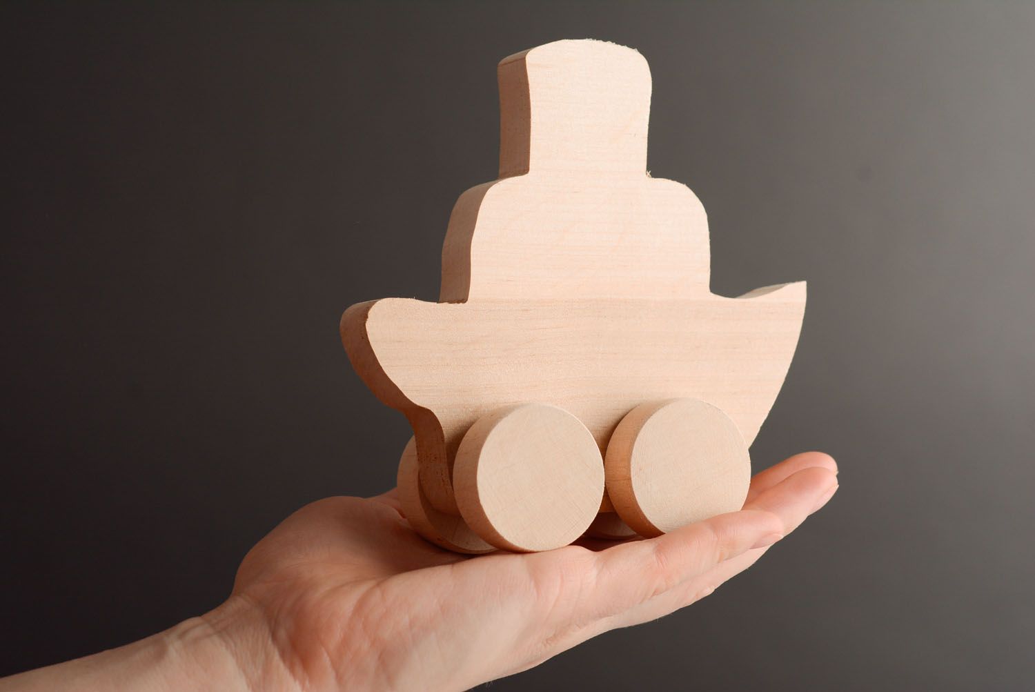 Base de madera para crear juguete con forma de barco foto 3