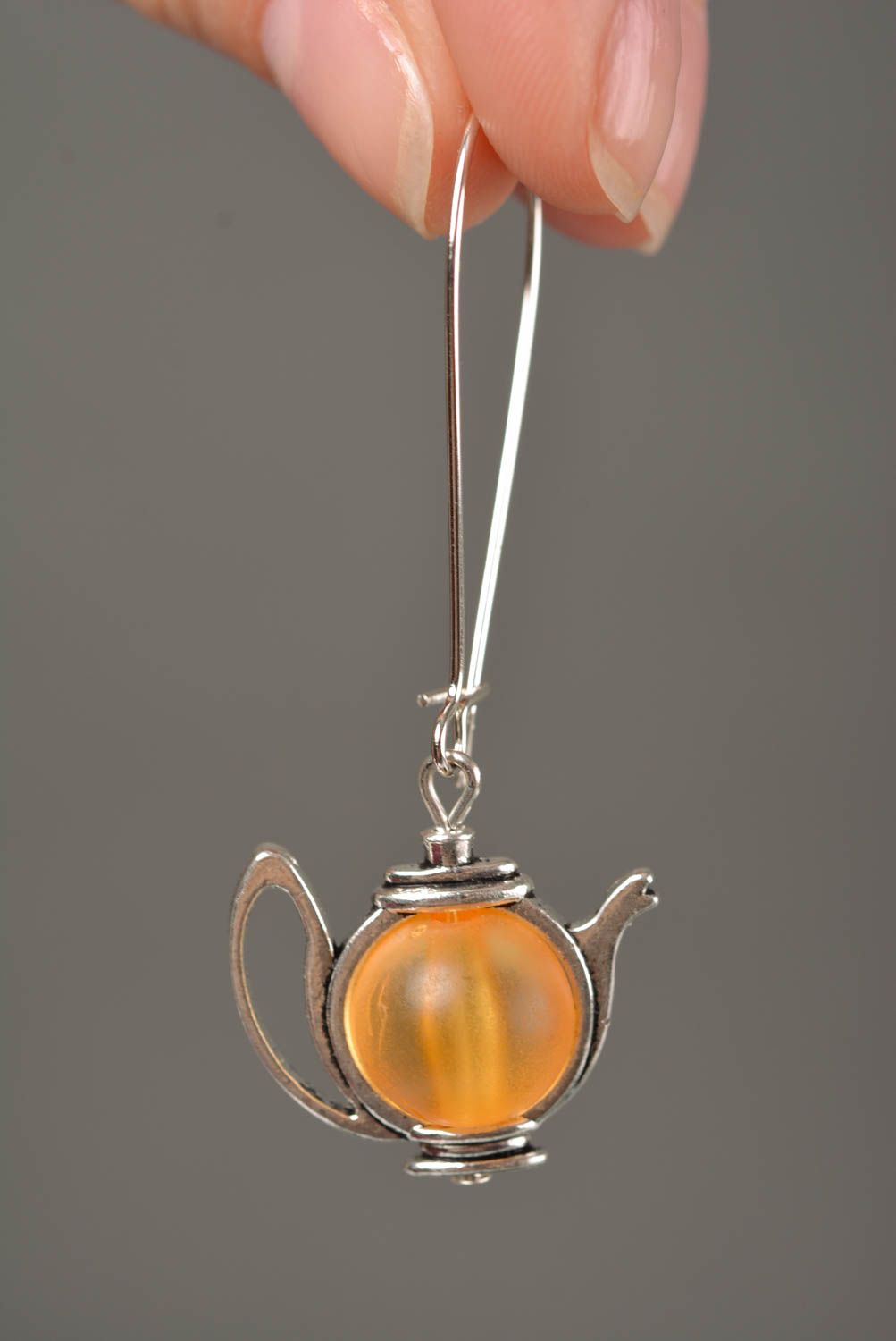 Boucles d'oreilles théières avec perles plastiques orange faites main pendantes photo 2