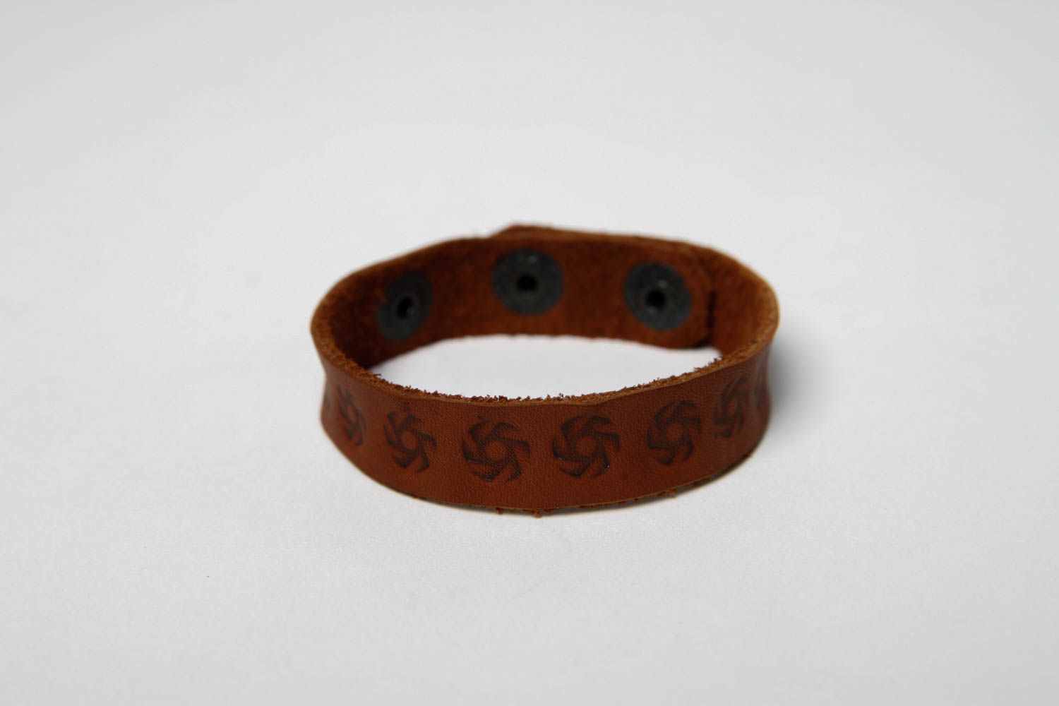Bracelet en cuir Bijou fait main marron foncé simple Accessoire tendance photo 3