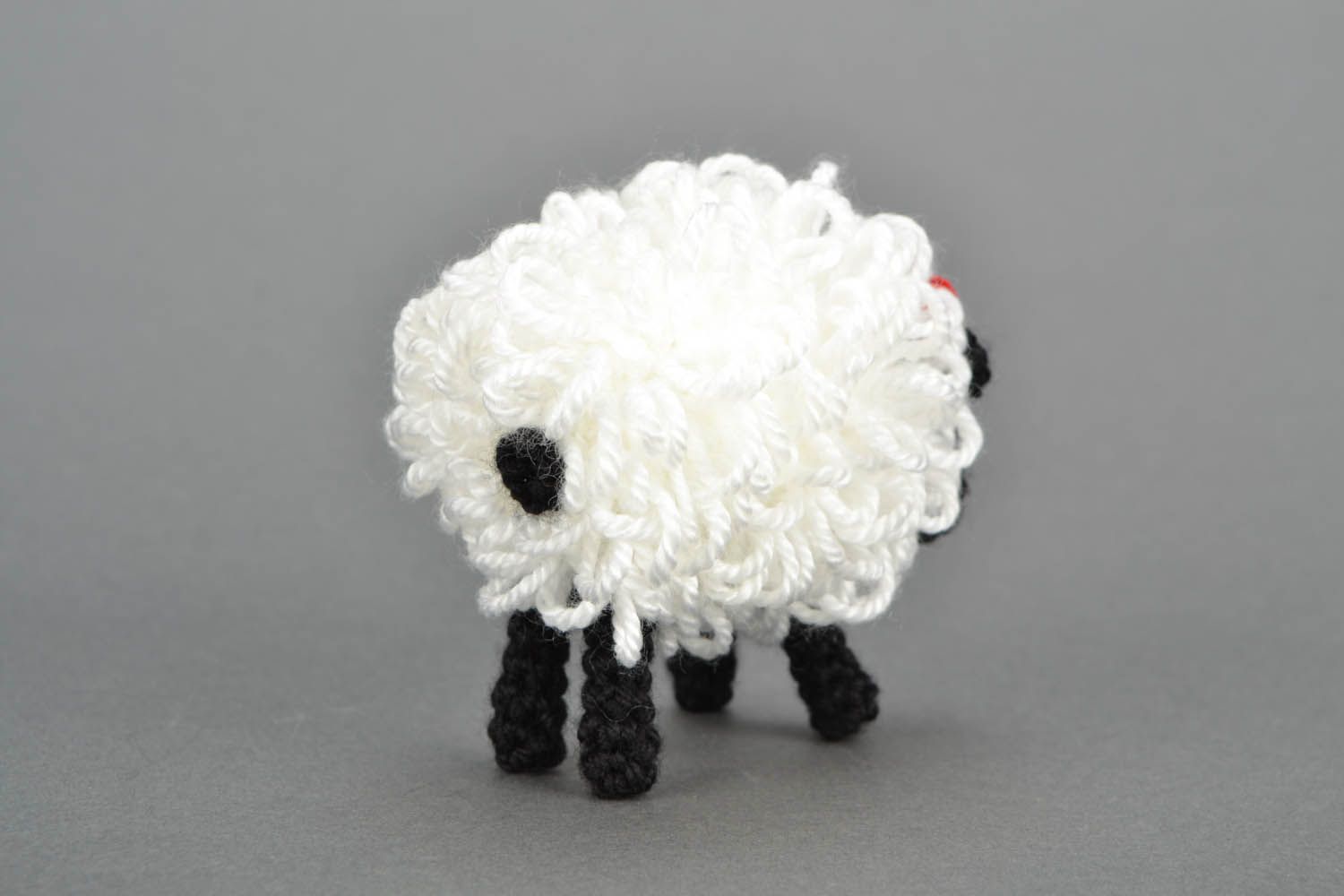 Schwarz-weißes Kuscheltier Schaf foto 3