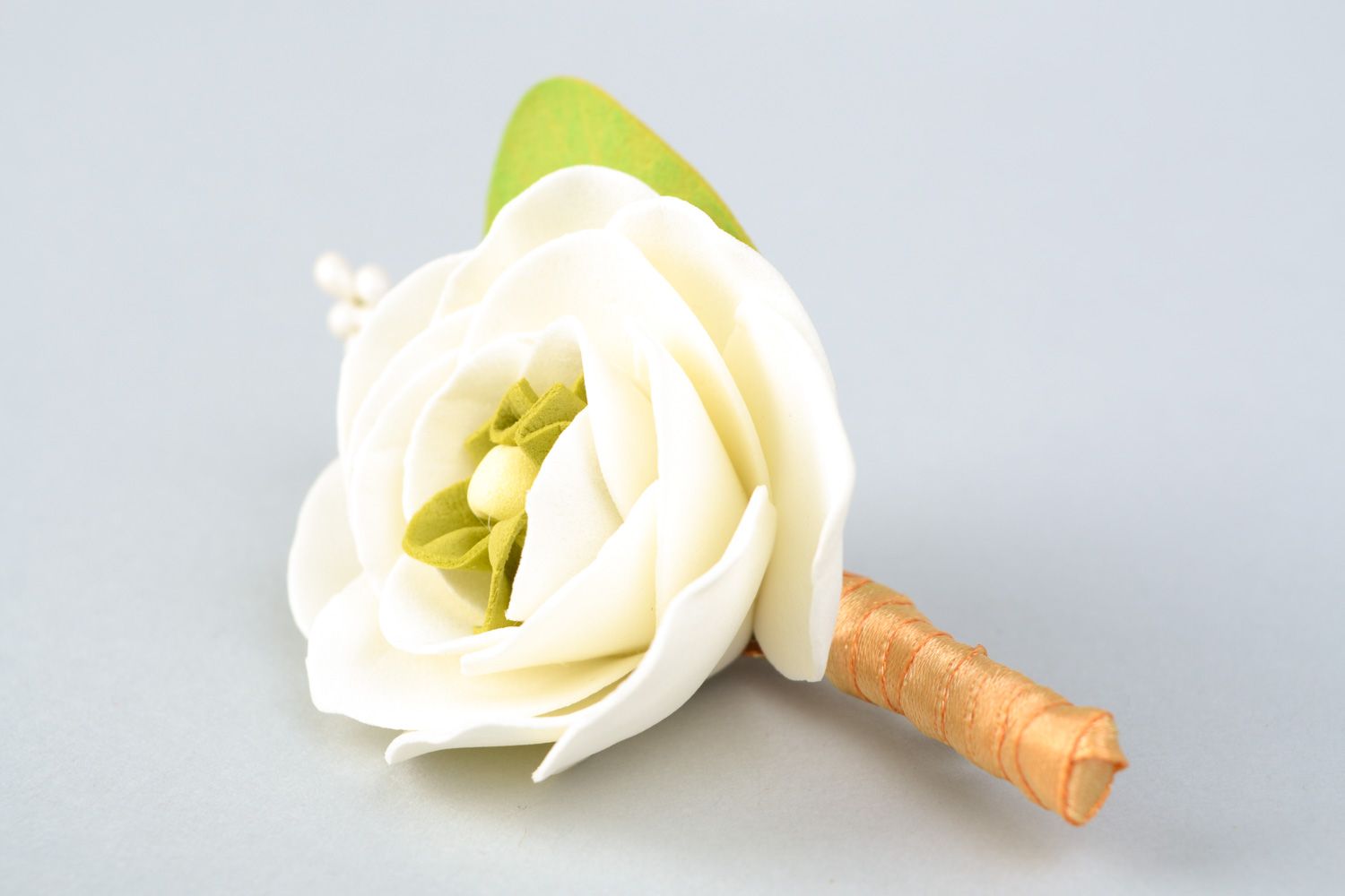 Belle boutonnière artisanale faite main avec fleur en foamiran renoncule photo 5