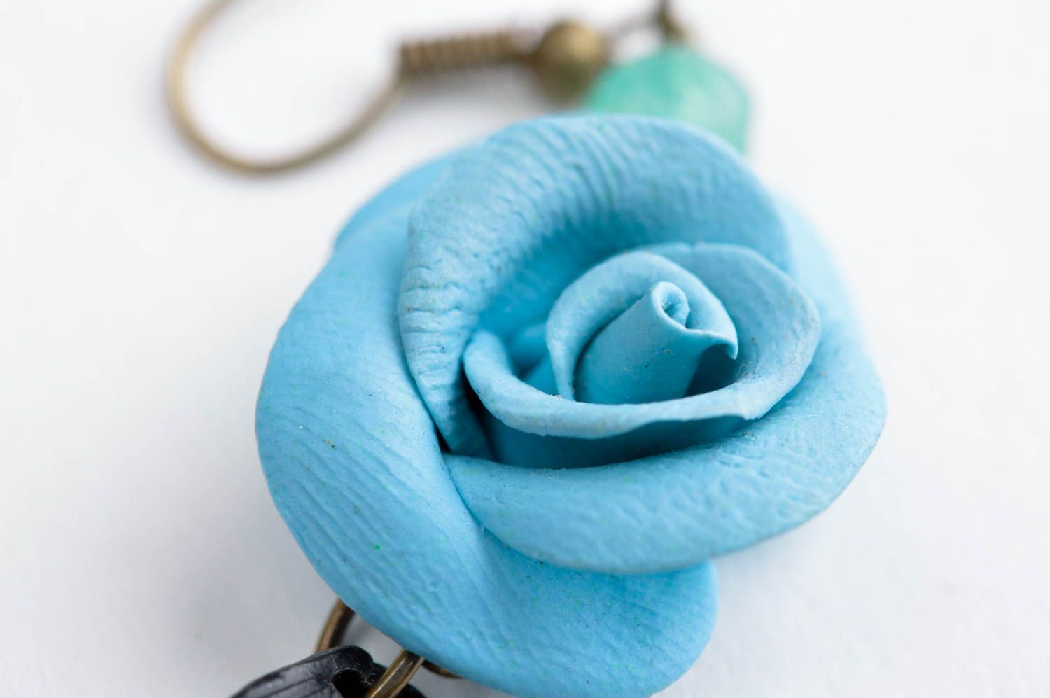 Модные серьги украшение ручной работы серьги из полимерной глины Голубые розы фото 5