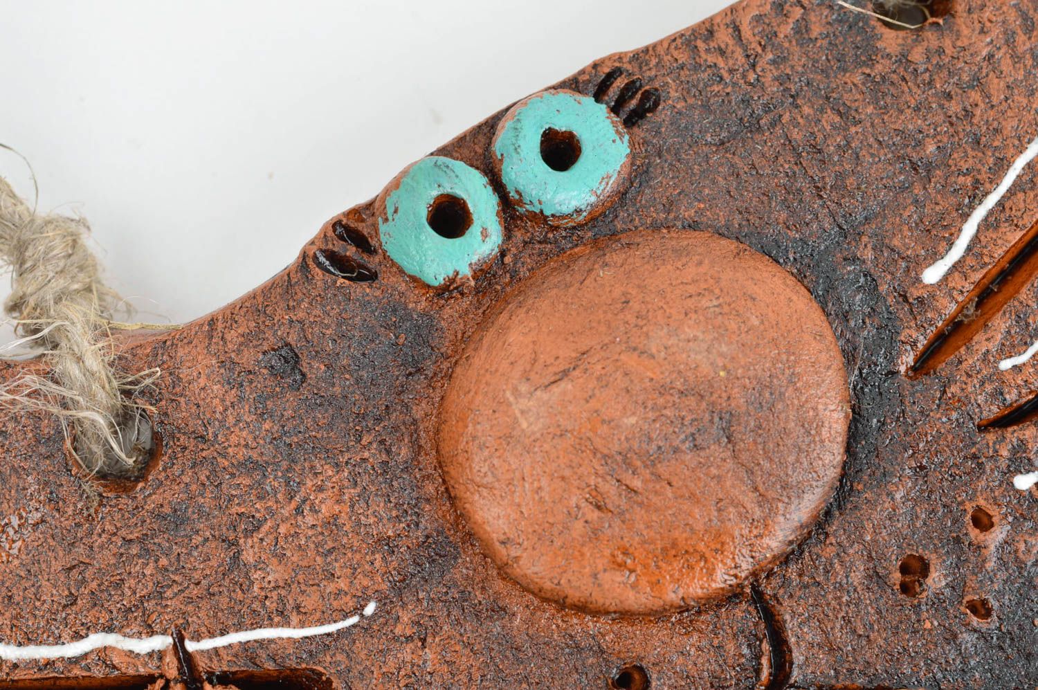 Подарок ручной работы предмет интерьера из глины панно на стену в виде кота фото 6