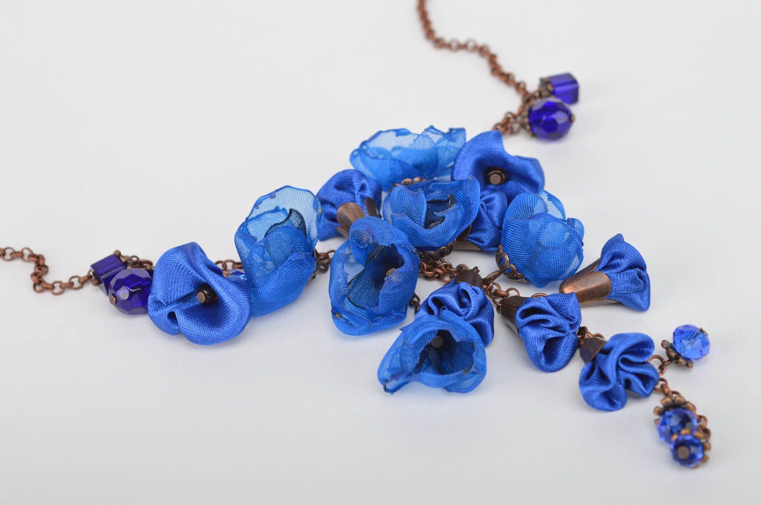 Collier fantaisie Bijou fait main fleurs bleues tissu chaîne Accessoire femme photo 3