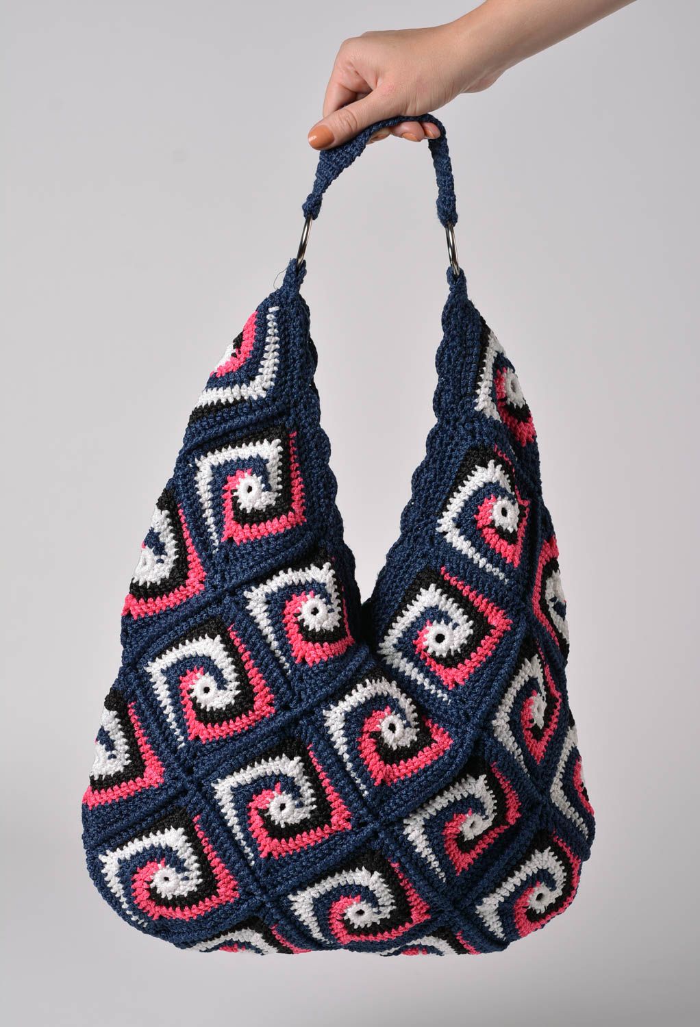 Grand sac à main tricoté au crochet fait main bleu à motif avec une anse photo 2