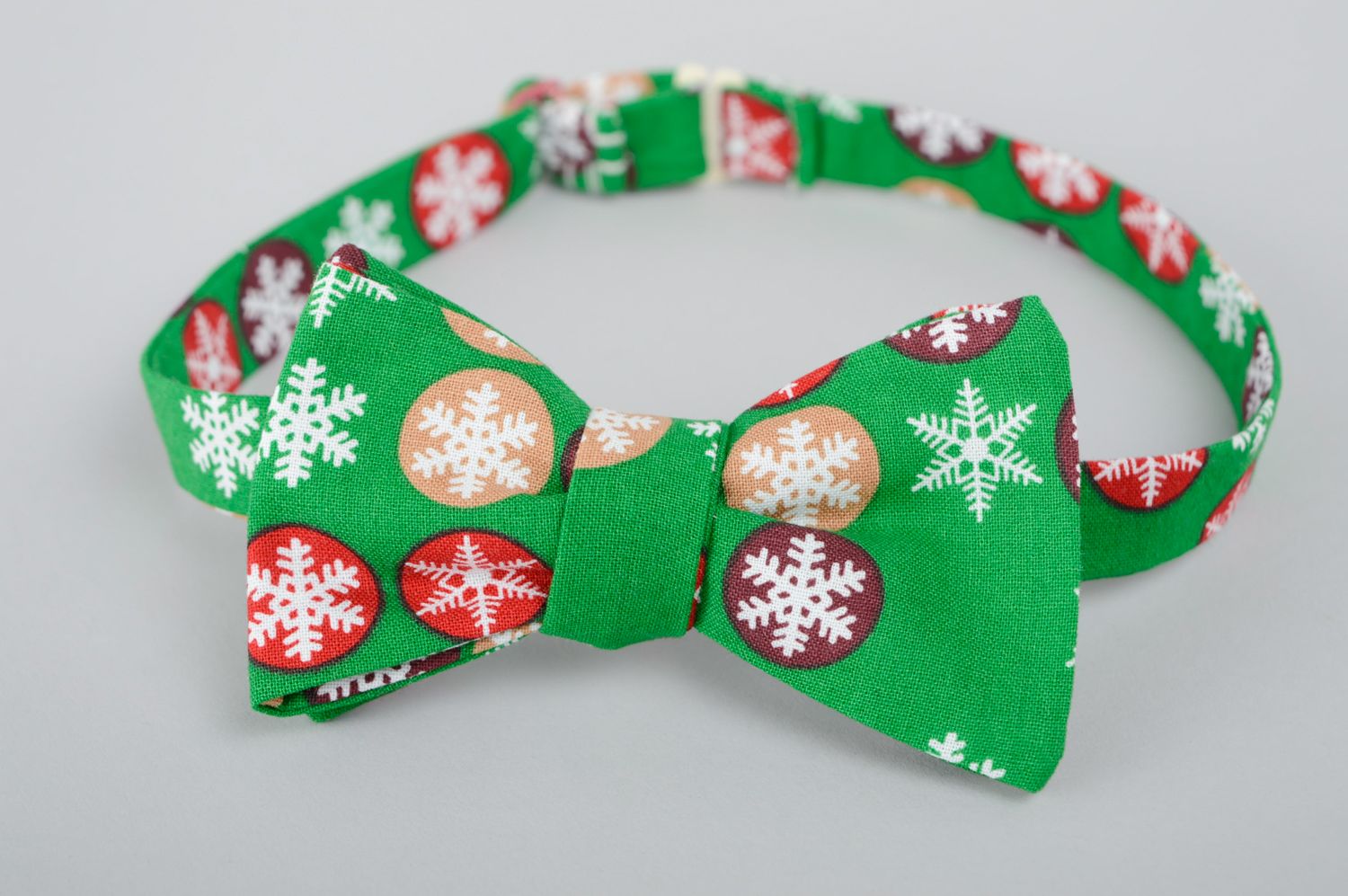 Галстук-бабочка ручной работы из ткани рождественский зеленый фото 1