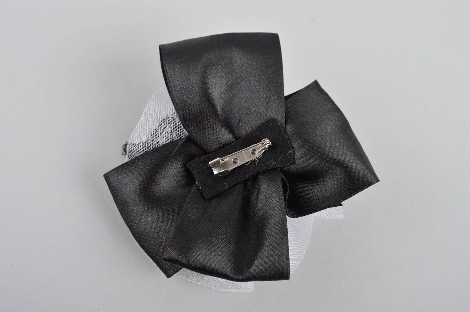 Broche fantaisie faite main Bijoux artisanaux noir Accessoire pour femme photo 3