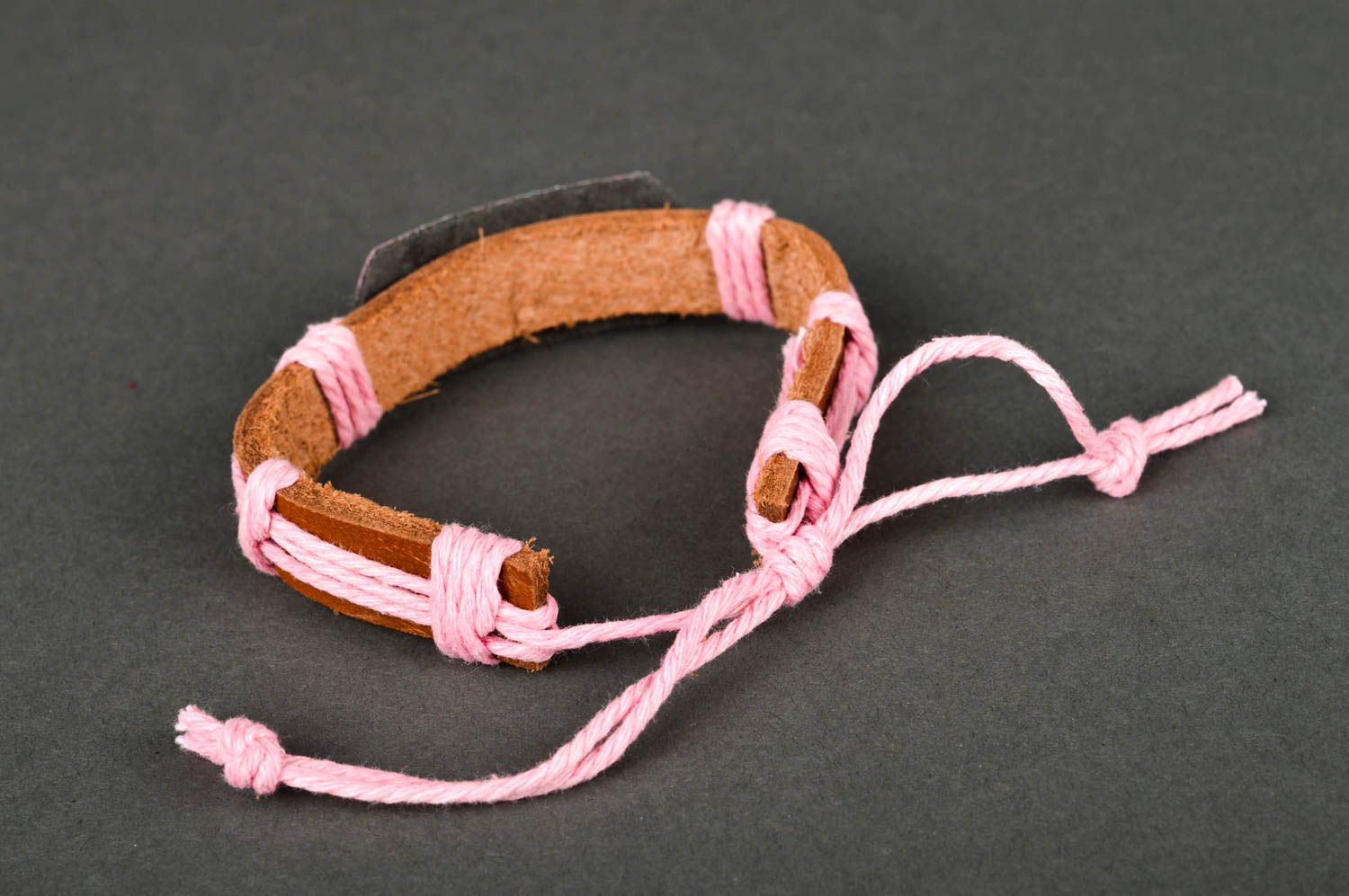 Bracelet en cuir et cordon Bijou fait main rose-marron Cadeau pour fille photo 5