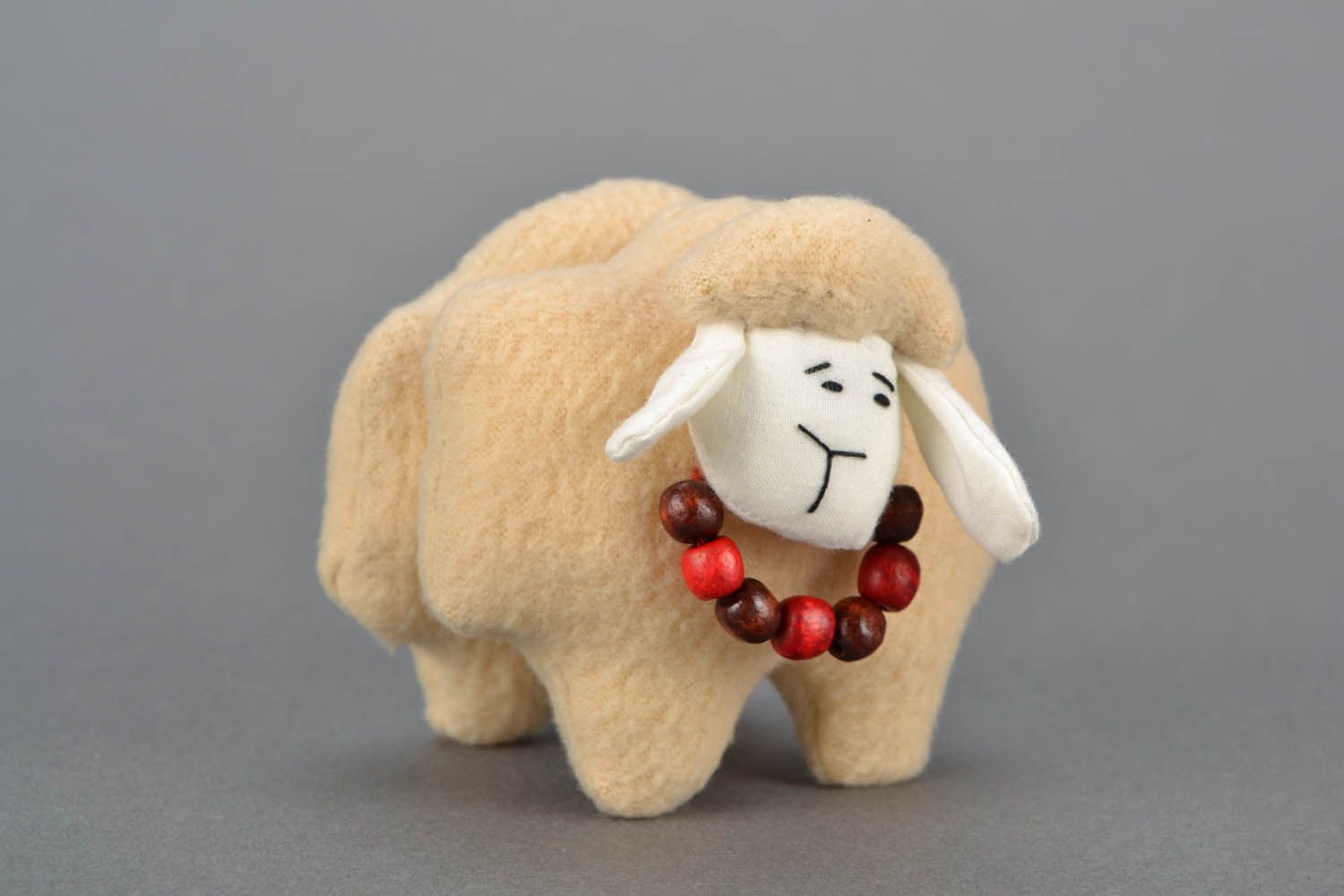 Brinquedo macio feito de algodão e lã cordeiro foto 3