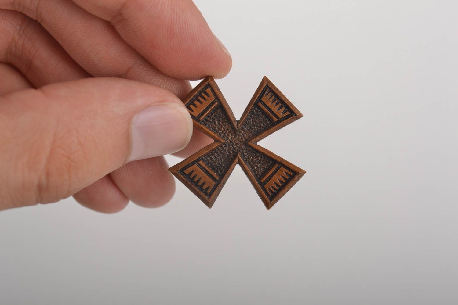 Handmade Kreuz aus Holz Damen Schmuck Holzkreuz Anhänger braun klein schön foto 2