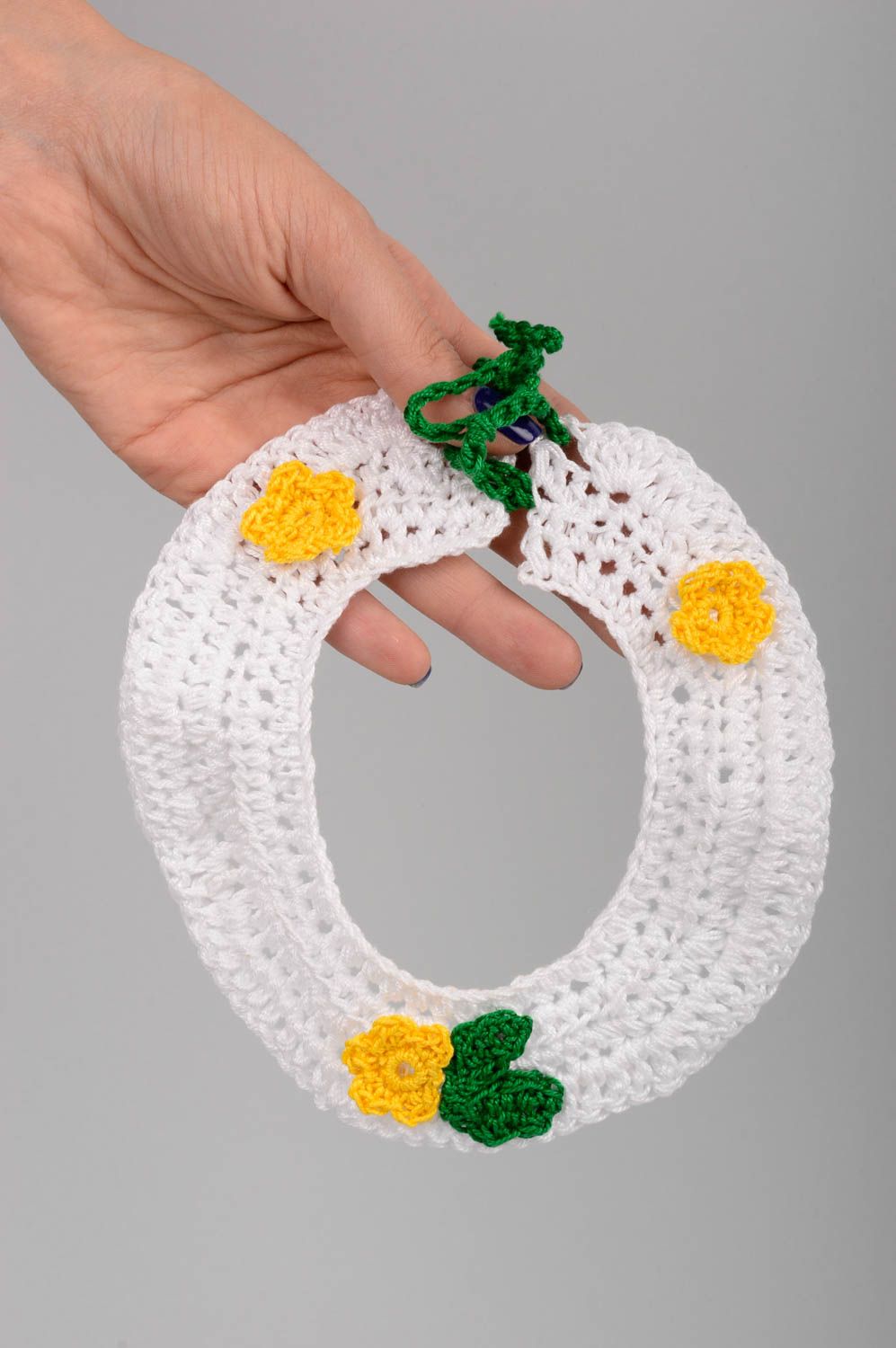 Faux col fait main Accessoire bébé tricoté au crochet blanc Cadeau bébé photo 2