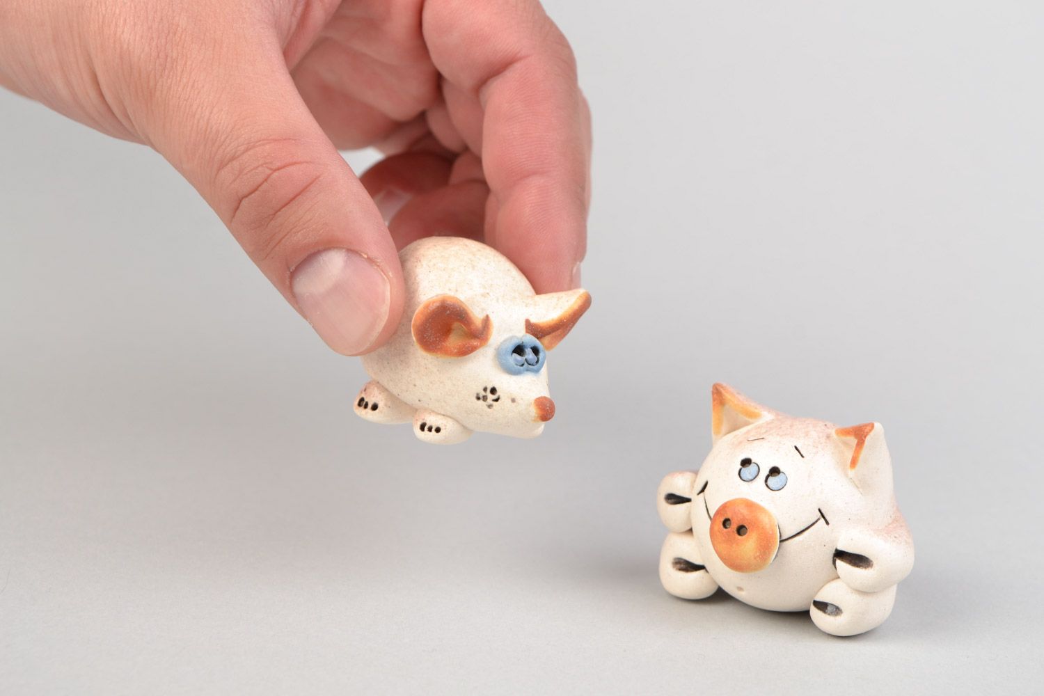 Set of 2 handmade decorative miniature glazed ceramic figurines of pig and mouse photo 2