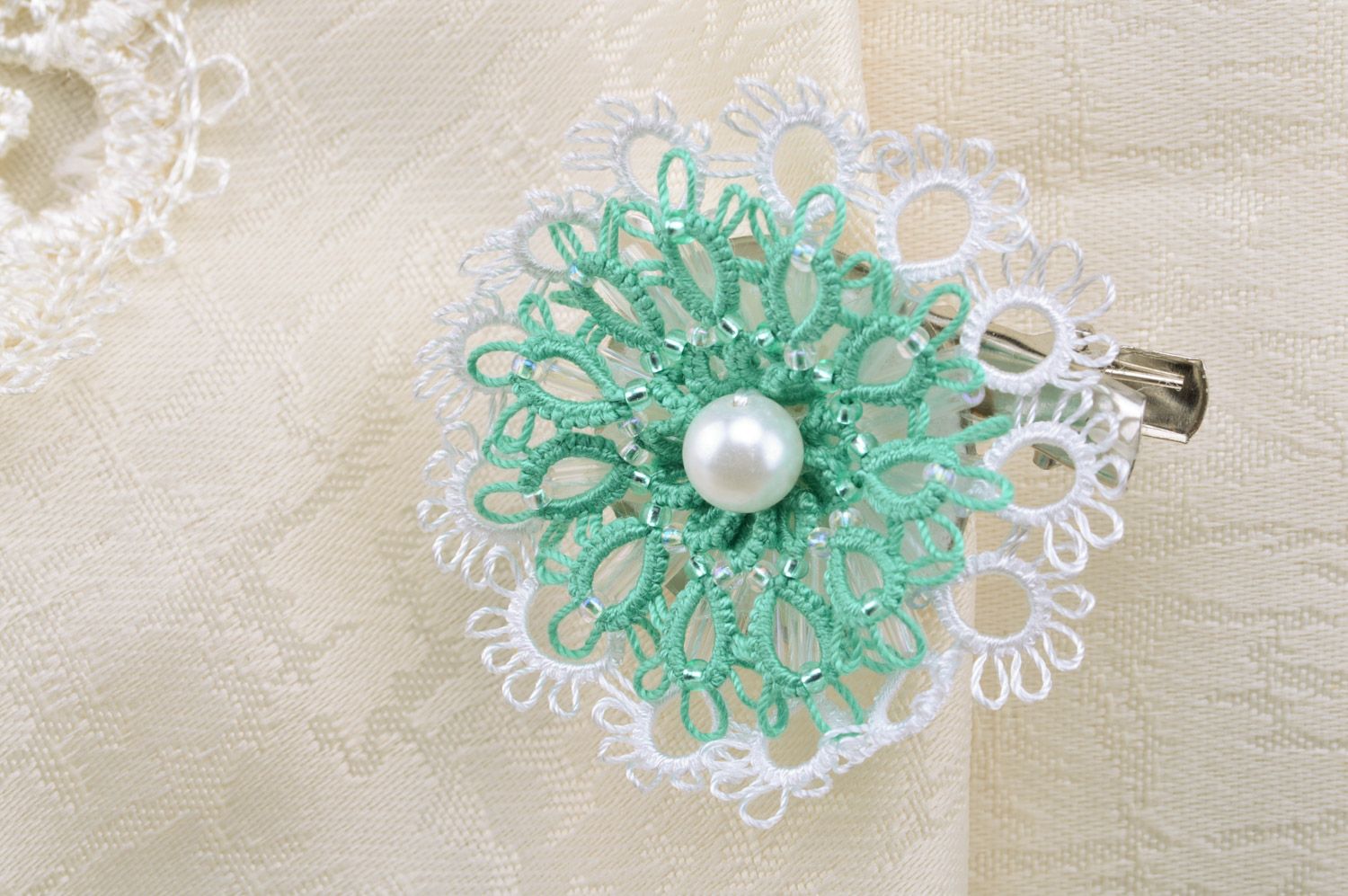 Bunte handgemachte Brosche Haarspange Blume mit Glasperlen in Occhi Technik  foto 5