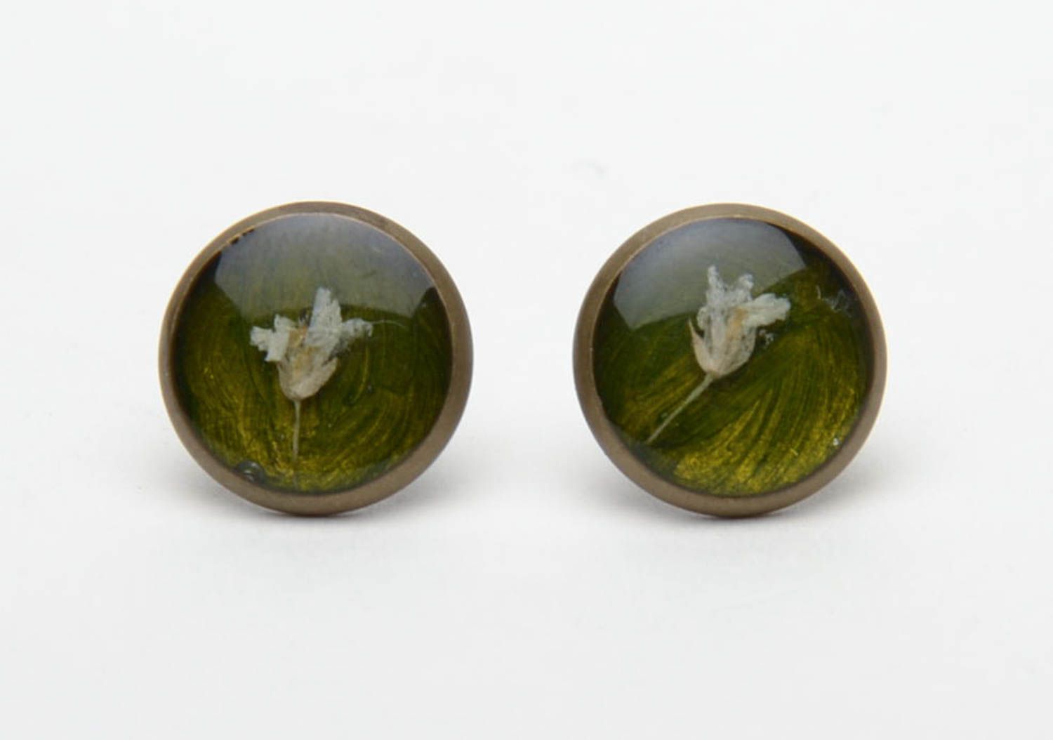 Earrings with natural flowers embedded in epoxy resin photo 3