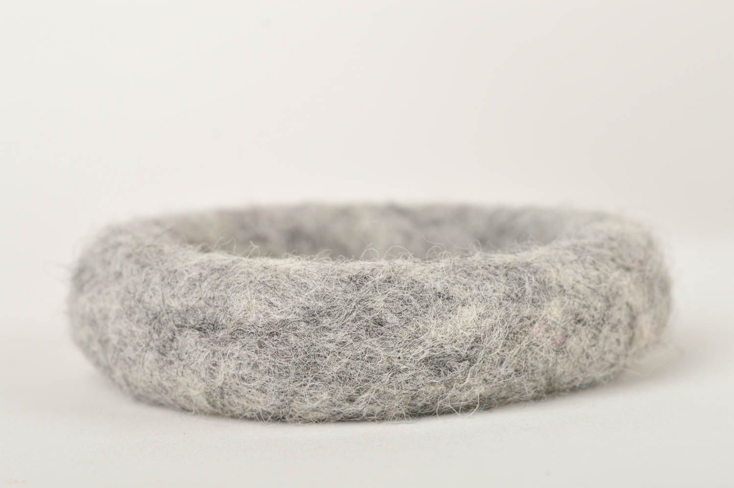 Bracciale di lana fatto a mano accessorio originale braccialetto di moda
 foto 5