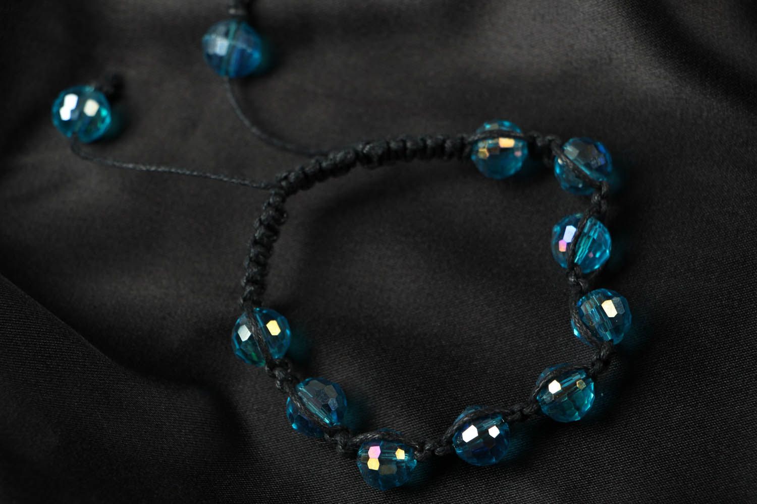 Bracelet made of blue crystal photo 3
