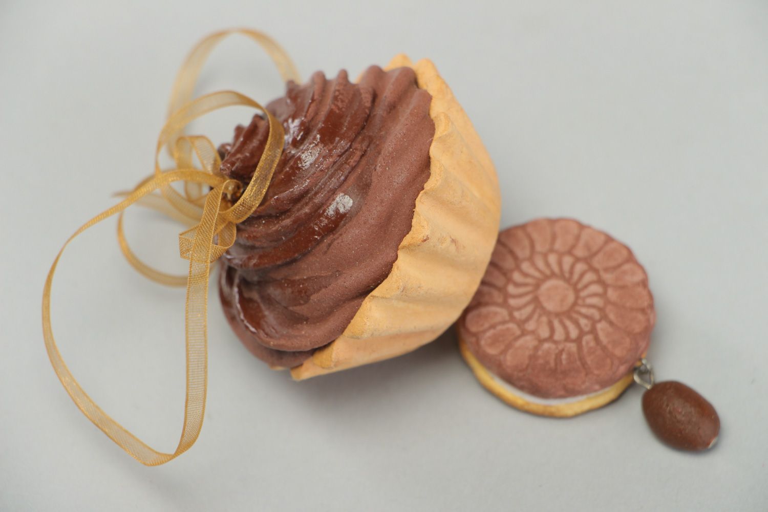 Suspension décorative cupcake en pâte polymère faite main originale pour cuisine photo 1