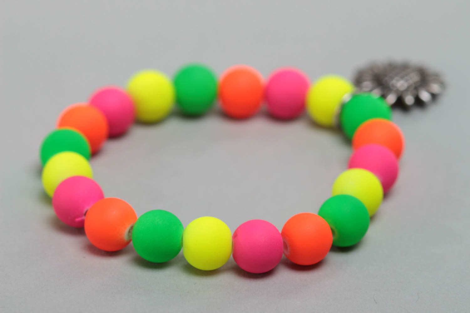 Children's handmade colorful plastic bead wrist bracelet with charm photo 3