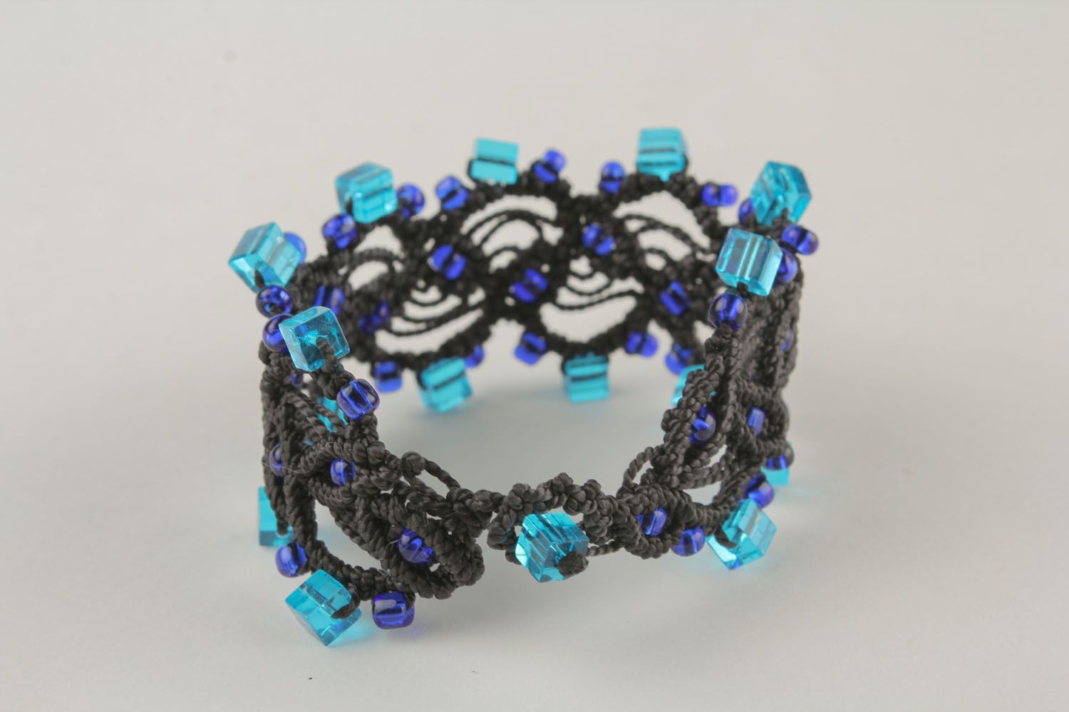 Bracelet tressé ajouré noir et bleu fait main  photo 5