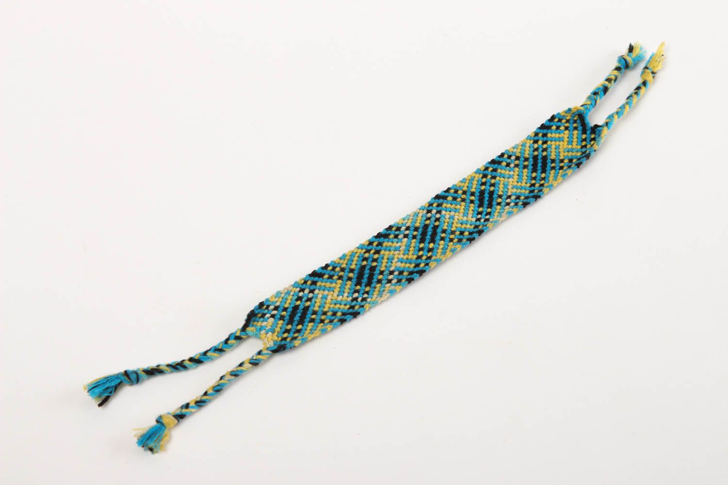 Украшение ручной работы браслет из ниток желто голубой плетеный браслет фото 3