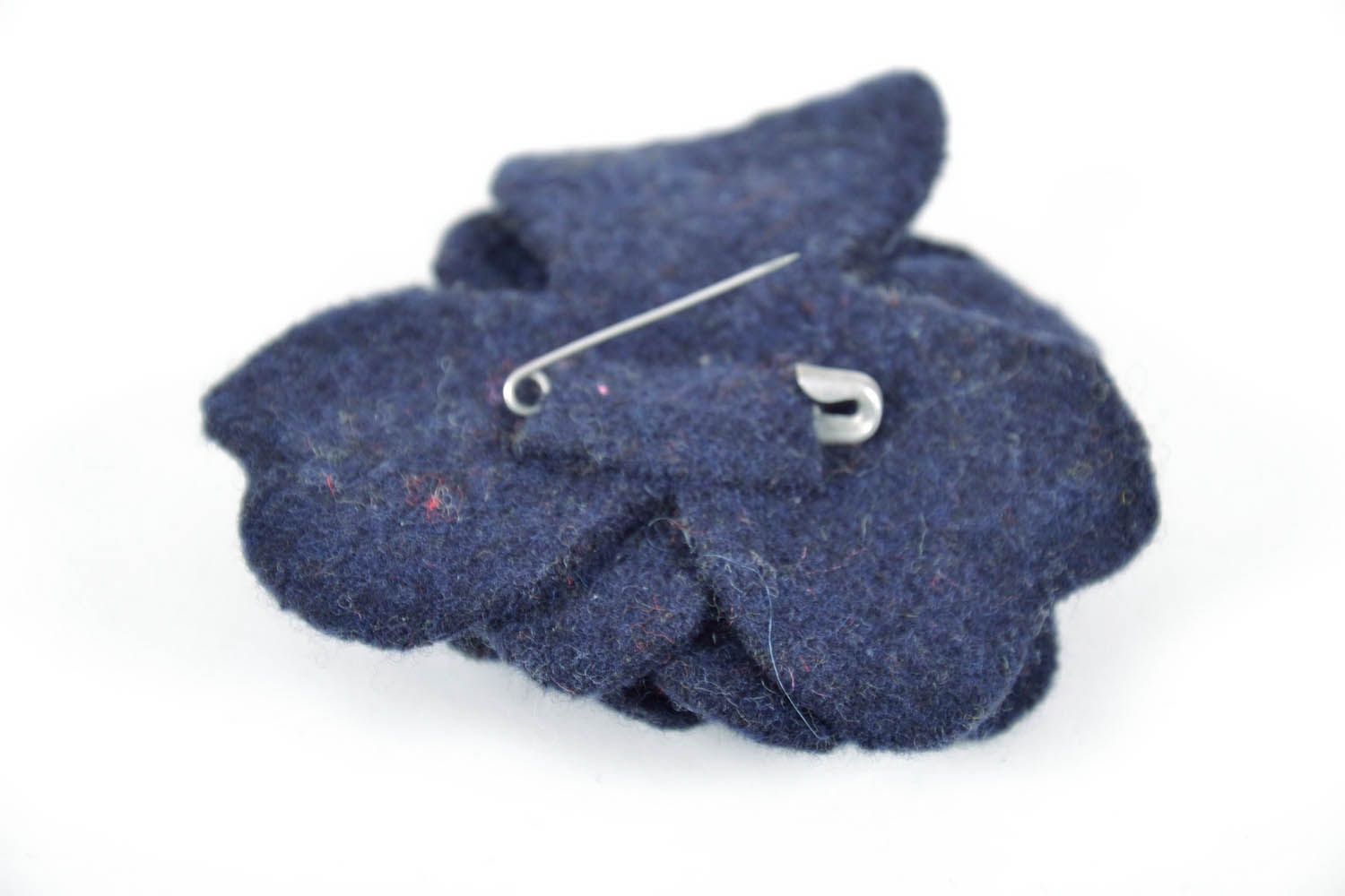Broche originale en laine bleu foncé faite main photo 4